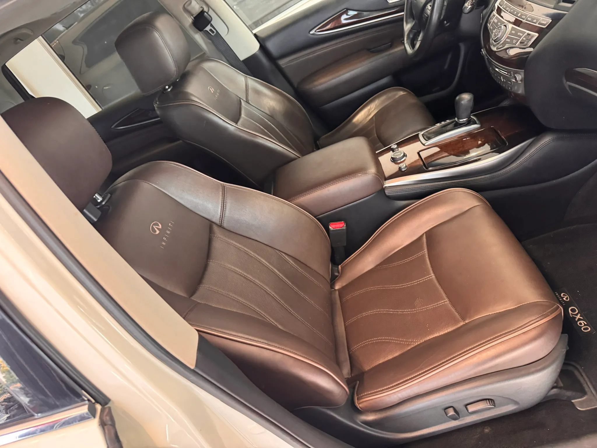 Used 2014 INFINITI QX60 FWD w/ Deluxe Touring Package image 21