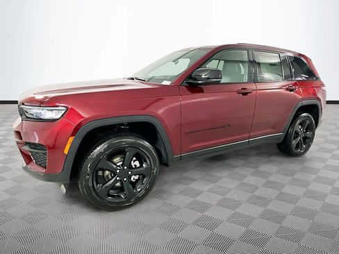 New 2025 Jeep Grand Cherokee Altitude w/ Trailer Tow Package AWD/4WD image 25