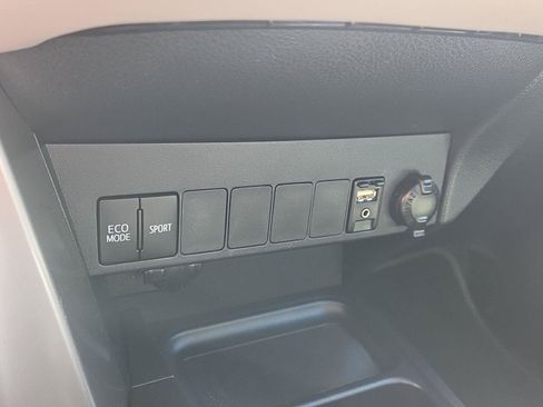 Used 2016 Toyota RAV4 XLE FWD image 31