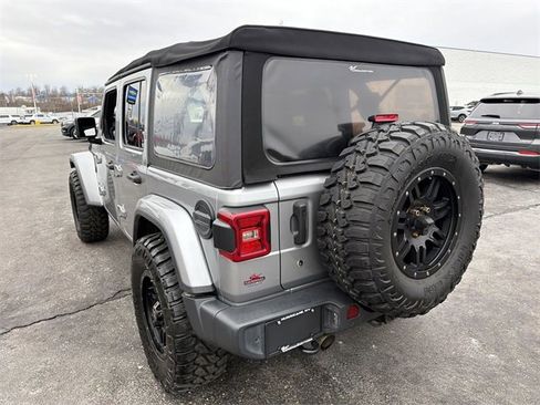 Used 2018 Jeep Wrangler Unlimited Sahara image 5