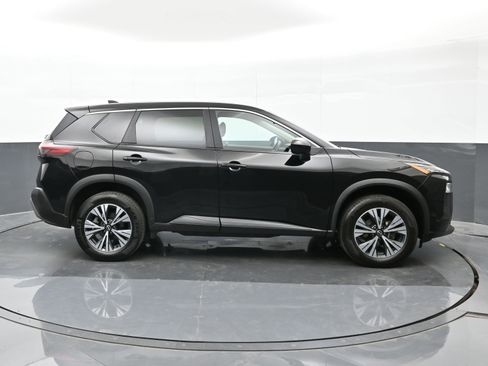 Used 2023 Nissan Rogue SV image 9