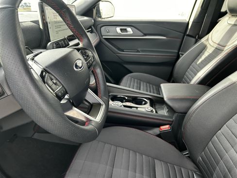 Used 2025 Ford Explorer ST-Line image 10