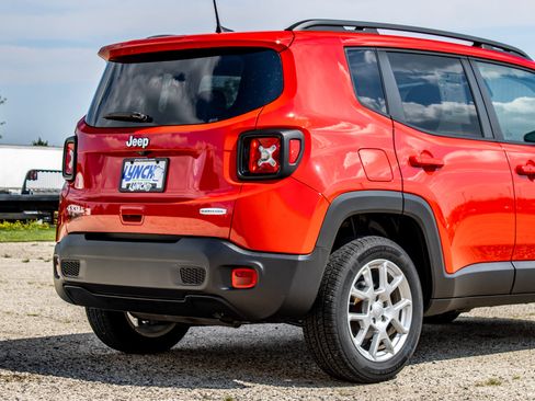 Used 2020 Jeep Renegade Latitude w/ Cold Weather Group AWD/4WD image 19