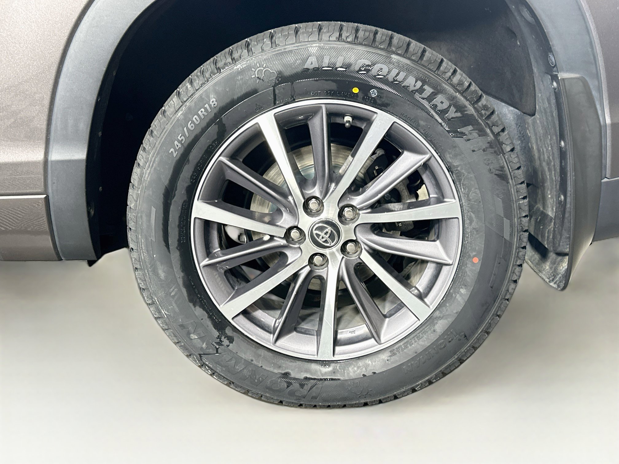 Used 2017 Toyota Highlander XLE w/ Carpet Mat Package AWD/4WD image 11