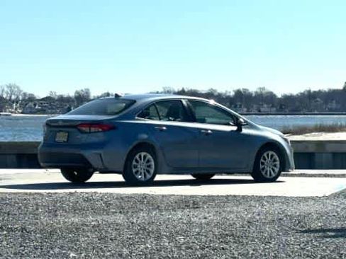 Used 2020 Toyota Corolla XLE image 5