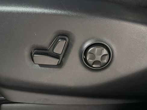 Used 2025 Chrysler Pacifica Select FWD image 18