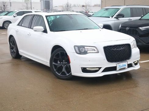 Used 2022 Chrysler 300 Touring L w/ Popular Equipment Group image 2