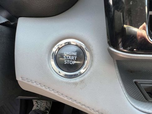 Used 2022 Toyota Highlander LE AWD/4WD image 28