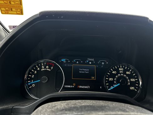 Used 2015 Ford F150 Platinum w/ Equipment Group 701A Luxury image 16