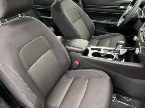 Used 2024 Nissan Altima 2.5 SV image 13