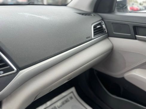 Used 2017 Hyundai Elantra SE FWD image 33