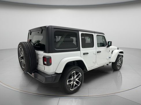Used 2024 Jeep Wrangler Unlimited w/ Convenience Group AWD/4WD image 3
