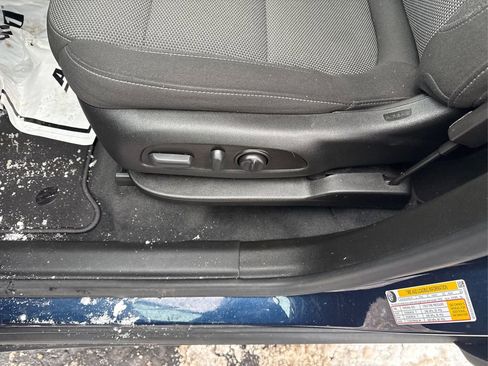 Used 2023 Chevrolet Traverse LT image 32