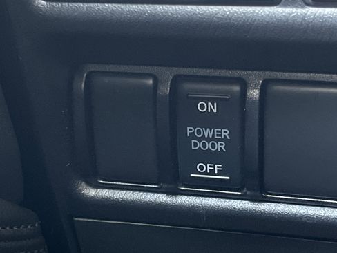 Used 2023 Nissan Armada SL w/ Captain's Chairs Package image 19