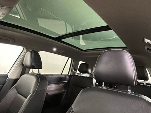 Used 2021 Volkswagen Atlas SE w/ Panoramic Sunroof Package AWD/4WD image 12
