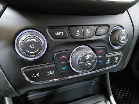 Used 2022 Jeep Cherokee Trailhawk w/ Sound & Nav Group AWD/4WD image 37