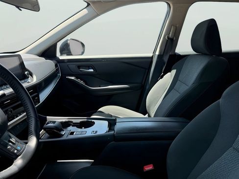 Used 2025 Nissan Rogue SV FWD image 8