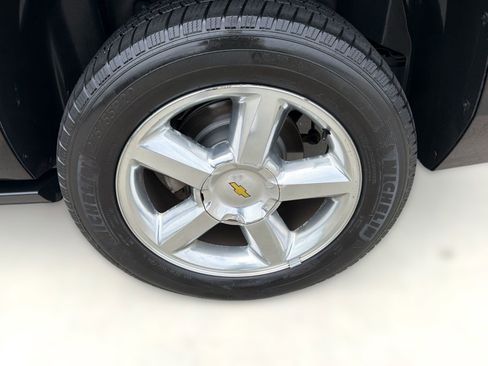 Used 2013 Chevrolet Suburban LTZ RWD image 11