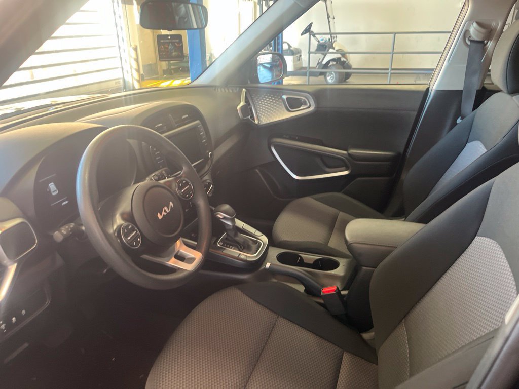 Used 2025 Kia Soul LX w/ LX Technology Package FWD image 5