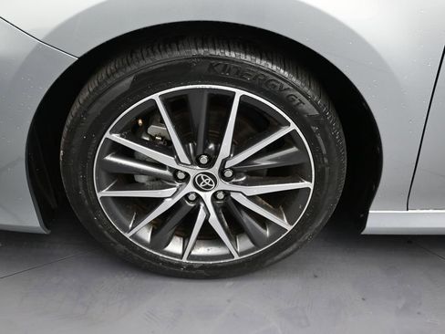 Used 2022 Toyota Camry XLE w/ Navigation Package FWD image 9