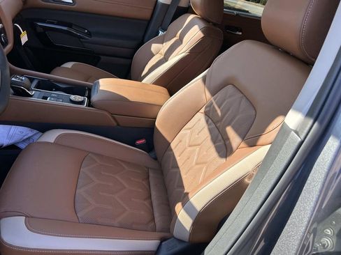 New 2026 Nissan Pathfinder Platinum AWD/4WD image 16