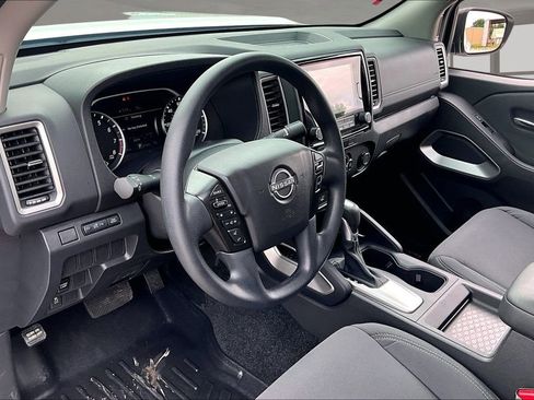 Used 2024 Nissan Frontier SV RWD image 17
