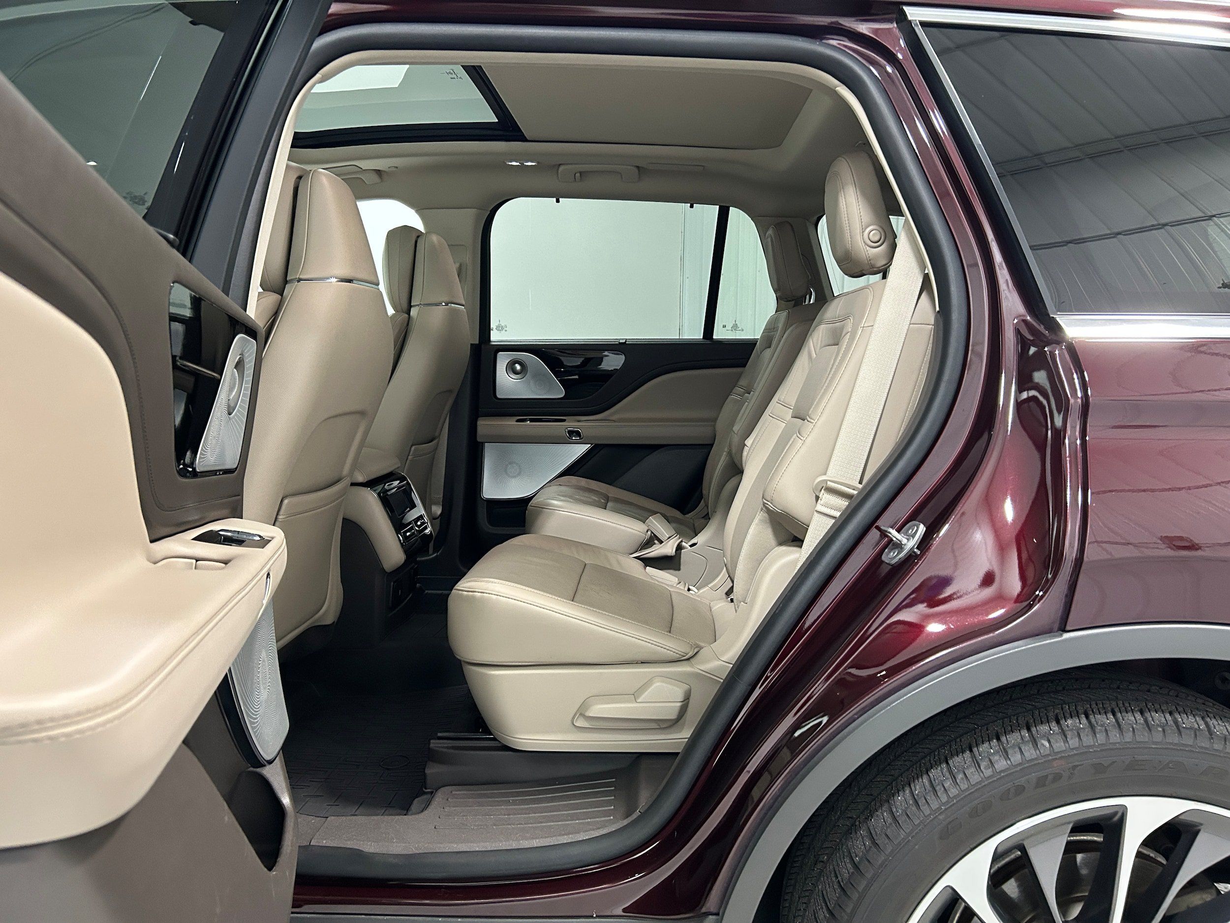 Used 2020 Lincoln Aviator Reserve w/ Equipment Group 202A AWD/4WD image 29