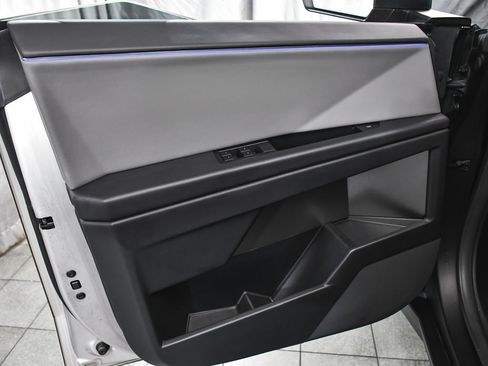 Used 2025 Tesla Cybertruck AWD Crew Cab image 9