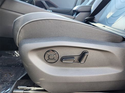 New 2026 Volkswagen Tiguan SE image 8