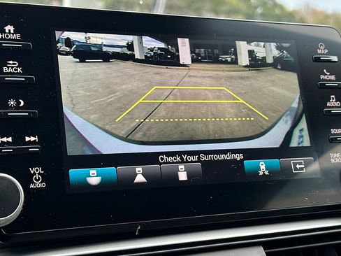 Used 2019 Honda Accord Touring image 21