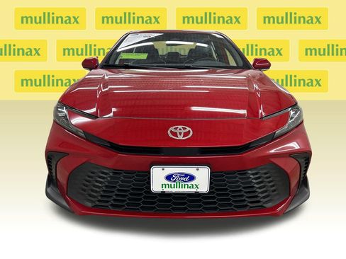 Used 2025 Toyota Camry SE FWD image 15