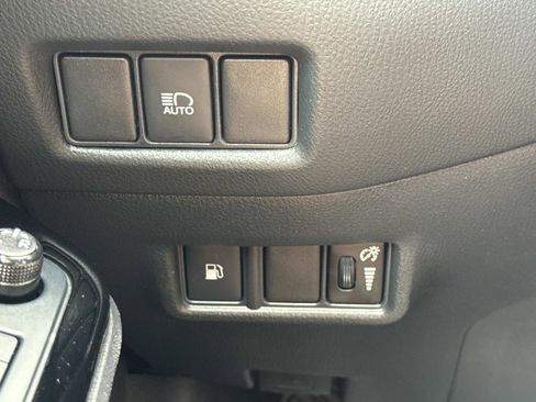 Used 2021 Toyota C-HR Limited image 12