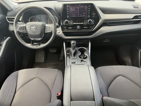 Used 2021 Toyota Highlander L FWD image 14
