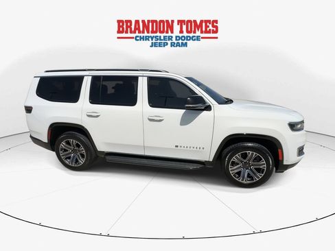 Used 2024 Jeep Wagoneer Series II w/ Flexible Seating Group RWD image 9