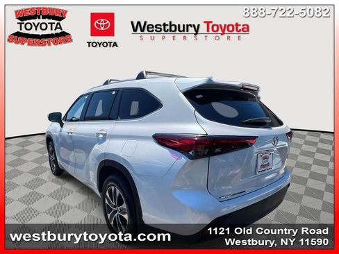 Used 2023 Toyota Highlander XLE AWD/4WD image 7