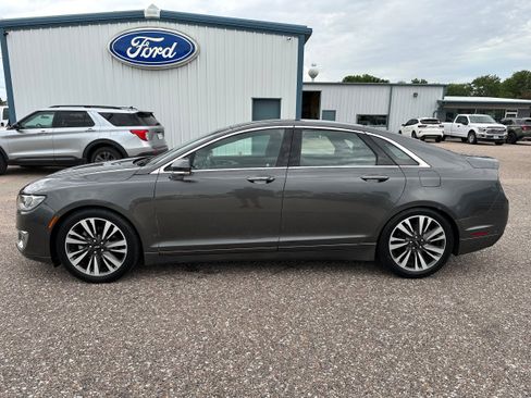 Used 2019 Lincoln MKZ Reserve w/ Luxury Package FWD image 3