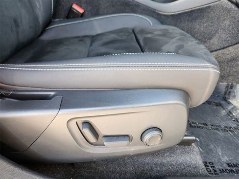 Used 2023 Volvo C40 P8 Recharge Ultimate image 21