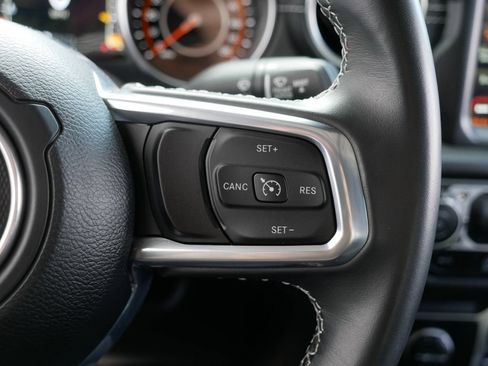 Used 2022 Jeep Gladiator Overland w/ Popular Equipment Package AWD/4WD image 23