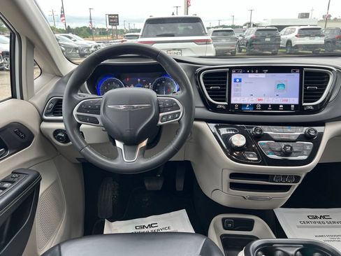 Used 2023 Chrysler Pacifica Touring-L FWD image 33