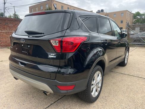 Used 2019 Ford Escape SE image 6