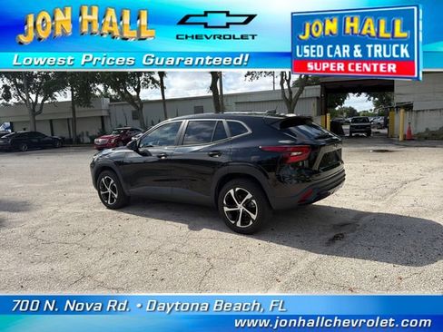 Used 2024 Chevrolet Trax RS w/ Sunroof Package FWD image 7