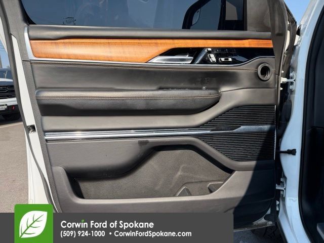 Used 2022 Jeep Grand Wagoneer Series III w/ Flexible Seating Group AWD/4WD image 22