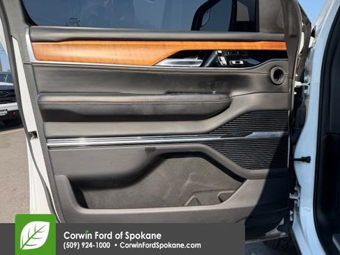 Used 2022 Jeep Grand Wagoneer Series III AWD/4WD image 22