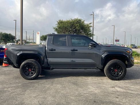Used 2026 Toyota Tacoma TRD Pro AWD/4WD image 4