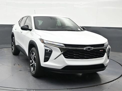 Used 2026 Chevrolet Trax RS FWD image 8