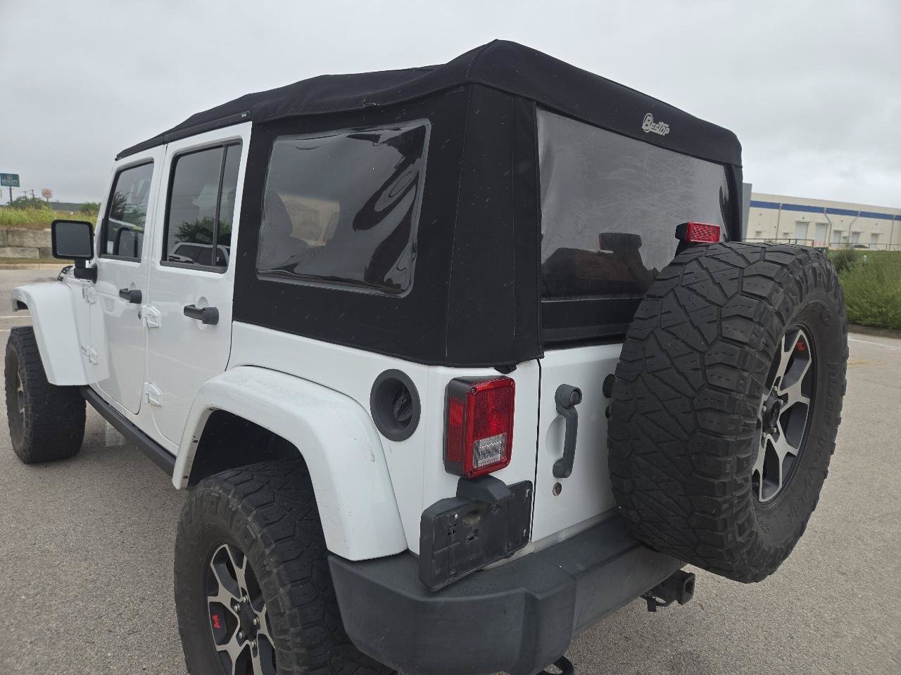 Used 2014 Jeep Wrangler Unlimited Rubicon w/ Connectivity Group AWD/4WD image 4