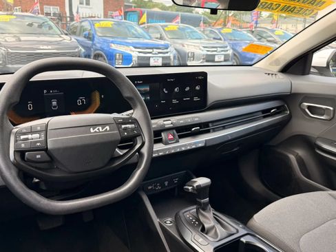 Used 2025 Kia K4 FWD image 17