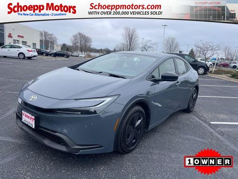 Used 2025 Toyota Prius LE image 1