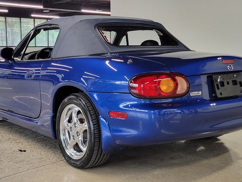 Used 1999 MAZDA MX-5 Miata RWD image 26