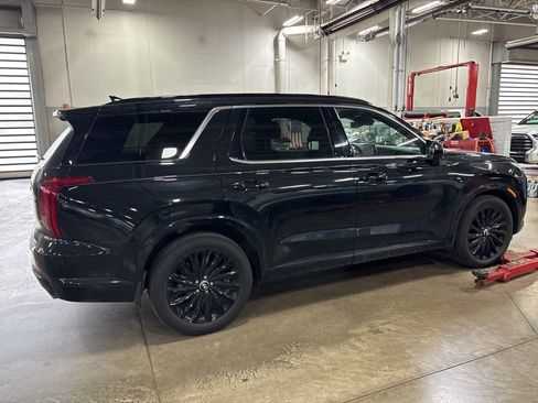Used 2025 Hyundai Palisade Calligraphy image 2